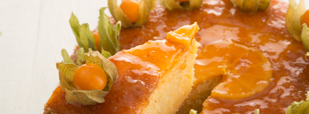 Orientalische Orange, glasierter Orangenkuchen mit Physalis